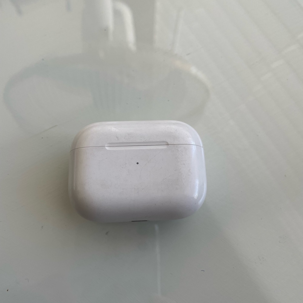 Apple AirPods Pro charging case
